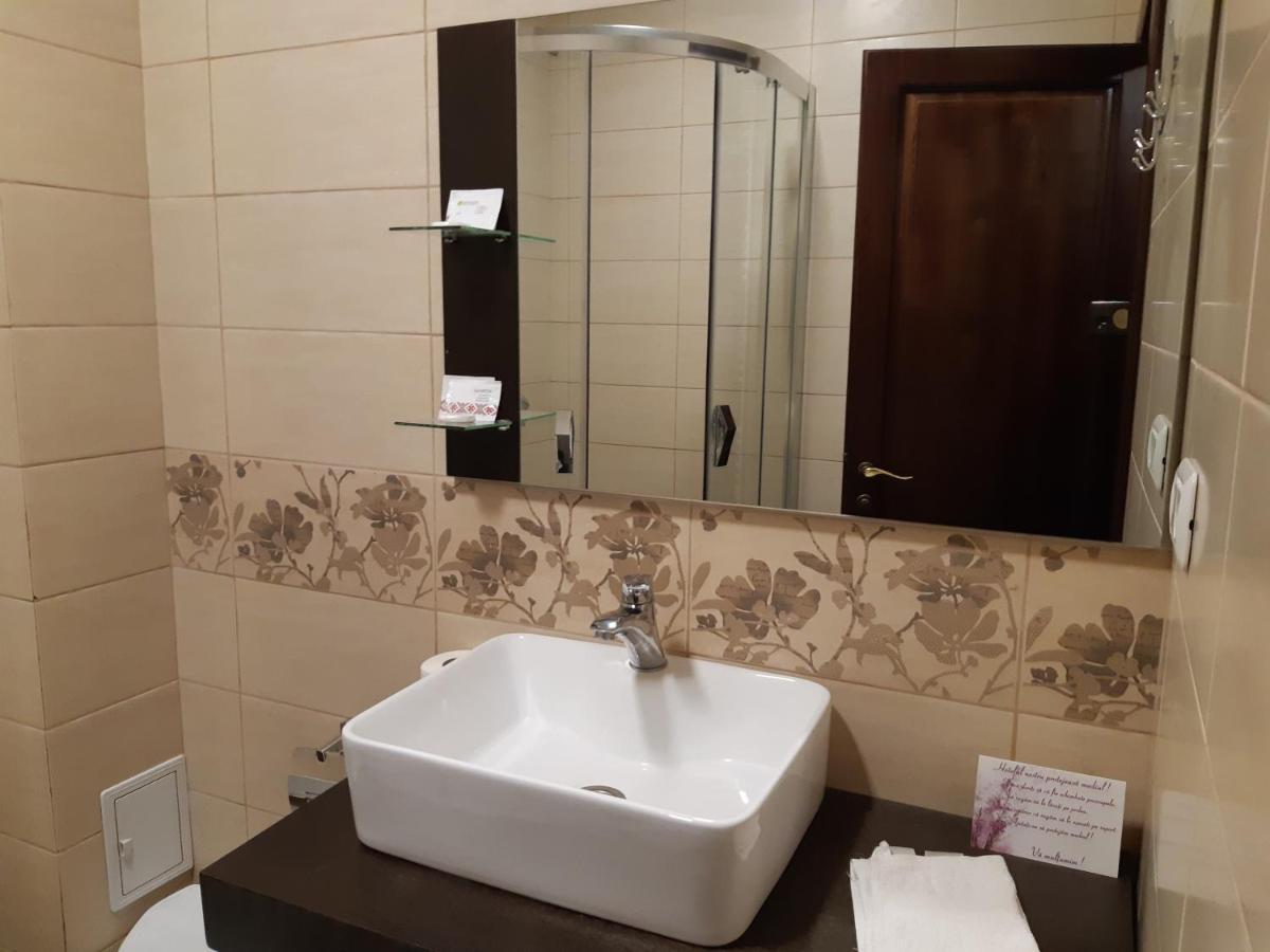 Hotel Ro&Mario Barlad Bîrlad المظهر الخارجي الصورة