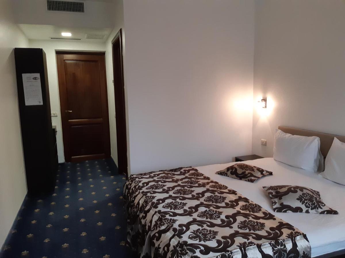 Hotel Ro&Mario Barlad Bîrlad المظهر الخارجي الصورة
